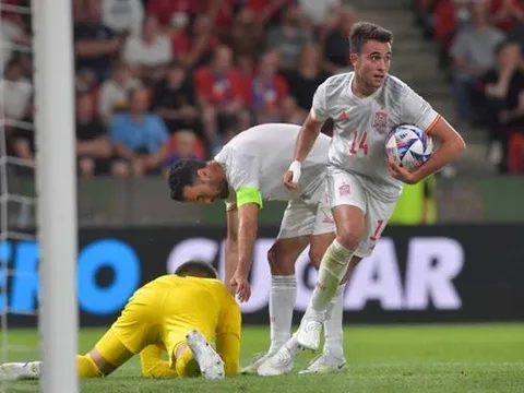 Rượt đuổi kịch tính, Tây Ban Nha thoát hiểm trên đất CH Séc