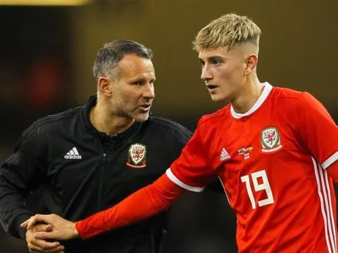 Ryan Giggs đưa lời khuyên cho 'trò cưng' trước tin đồn với Man Utd