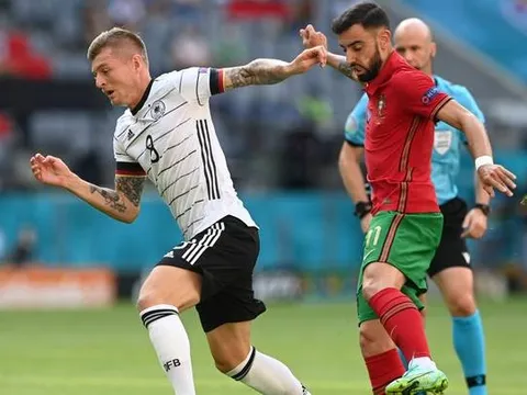 Mourinho: "Fernandes đang không thực sự chơi bóng"