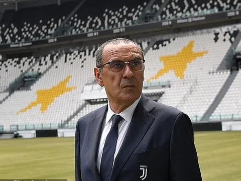 HLV Sarri phủ nhận việc Juventus đặt nặng C1 hơn Serie A
