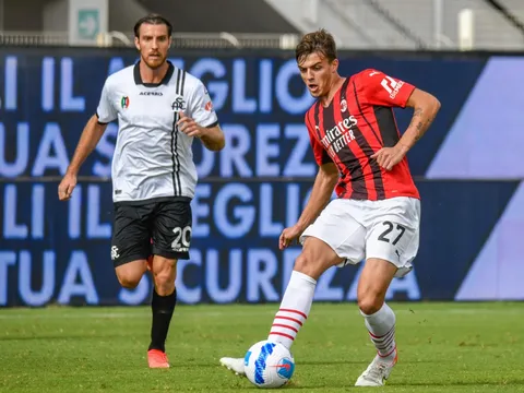 Đá trận ra mắt, con trai Maldini ghi bàn giúp AC Milan chiếm ngôi đầu