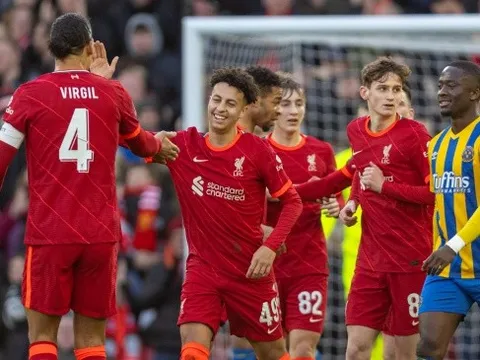 Andy Robertson ca ngợi dàn măng non của Liverpool