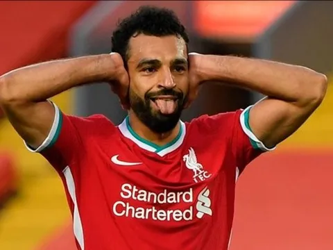 Ấm lòng với hành động của Salah dành cho 1 người vô gia cư