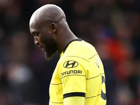 7 lần chạm bóng cả trận, Chelsea đã vứt đi 98 triệu bảng