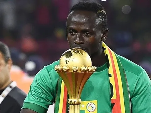 Sadio Mane sẵn sàng rời Liverpool, chờ đề nghị từ 2 Gã khổng lồ