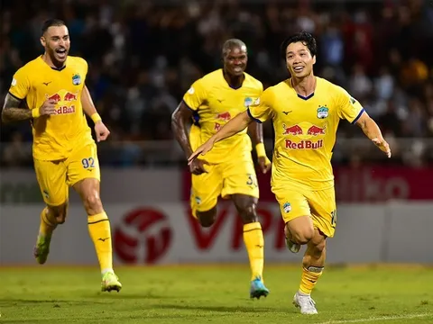 Vòng 11 V-League: Cuộc đua song mã; Tuyển thủ quốc gia tỏa sáng