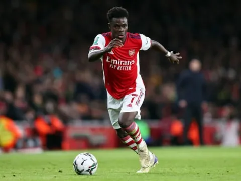 Saka đứng trước cơ hội đi vào lịch sử Ngoại hạng Anh