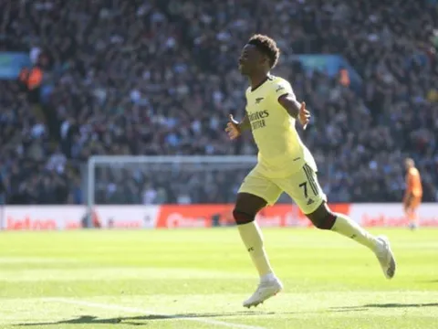 Saka giúp Arsenal tạo nên cột mốc lịch sử Premier League