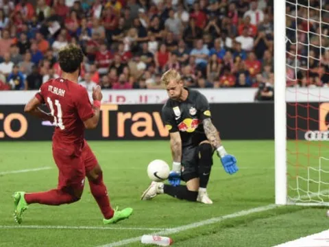 Salah, Diaz chào thua trước 'người nhện' Salzburg