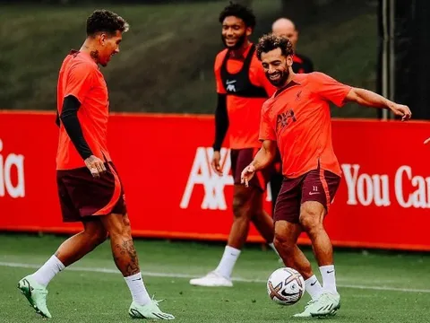 Salah phấn chấn, Liverpool hăng say tập luyện chờ chiến Man Utd