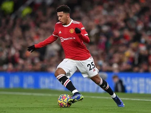 Rio Ferdinand nói rõ lý do khiến Sancho trở thành bom xịt