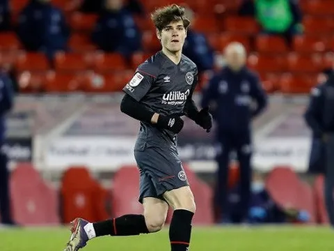 Sao 18 tuổi của M.U được ra mắt bóng đá chuyên nghiệp