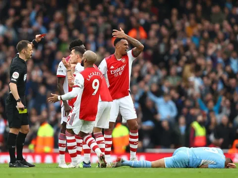 Sao Arsenal bị chê phạm lỗi ngớ ngẩn