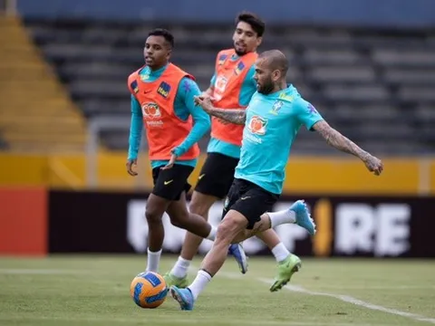 Sao Arsenal được Alves tâng bốc bằng hai chữ