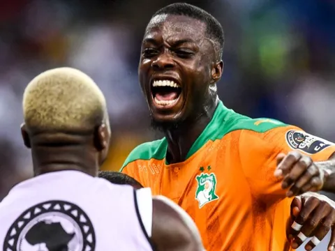 Sao Arsenal ghi bàn thắng đẹp như mơ ở tuyển