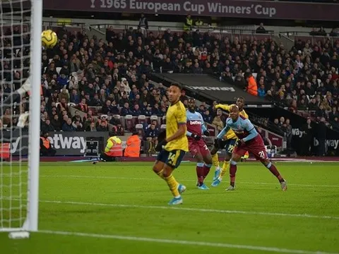 Sao Arsenal lập siêu phẩm theo phong cách của Messi