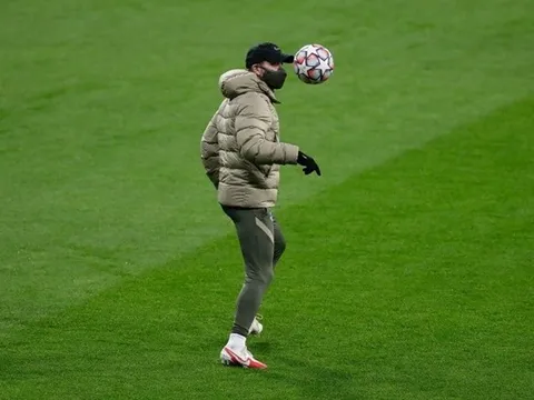 Sao Atletico "làm xiếc", Simone đích thân thị uy trên sân tập trước giờ chiến Bayern Munich