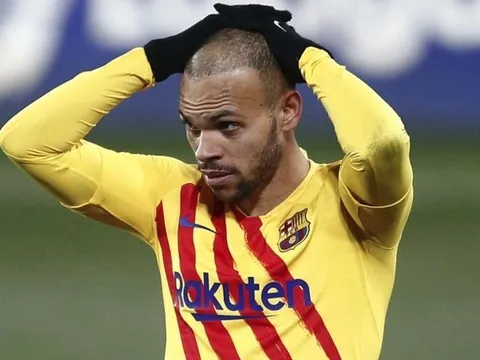 Sao Barca bị tước số áo, ép buộc rời CLB