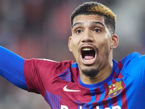 Sao Barca học tiếng Anh, sẵn sàng gia nhập Premier League?