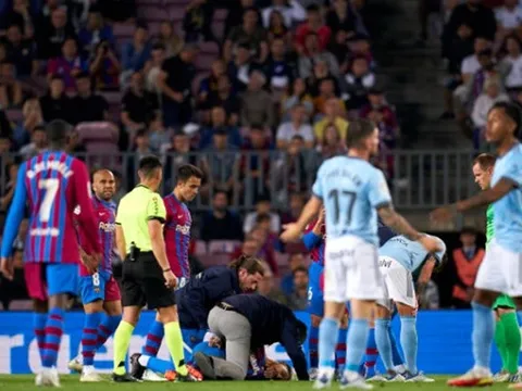 Sao Barca khiến tất cả thót tim vì đổ gục bất tỉnh trên sân