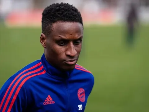 Sao Bayern phải tự bán mình khỏi CLB