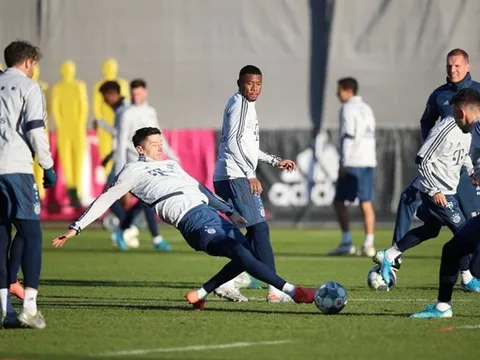 Sao Bayern thoải mái cười đùa trên sân tập trước thềm đại chiến Gladbach