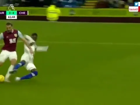 Sao Chelsea thi triển chiêu thức kinh điển trong truyện Jindo