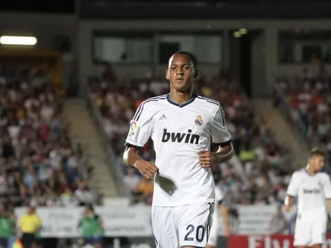 Sao Liverpool tiết lộ từng đàm phán với Mourinho trong bộ đồ ngủ