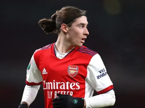 Sao mai 18 tuổi Arsenal có lần đầu tiên góp mặt cùng đội 1?