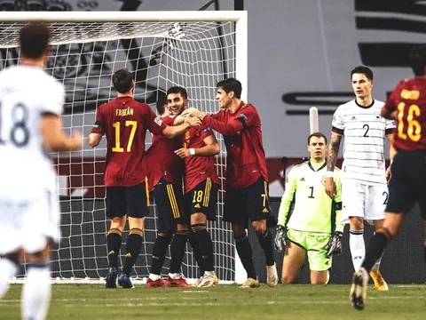 Sao Man City lập hat-trick, Tây Ban Nha 'thảm sát' Đức không tưởng