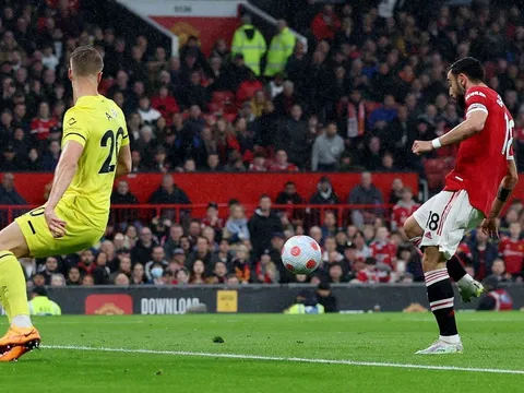 Sự điên rồ của sao M.U; Liverpool gây choáng