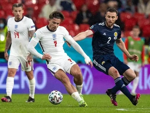 Sao Scotland tiết lộ gây choáng về cách làm Jack Grealish xao lãng