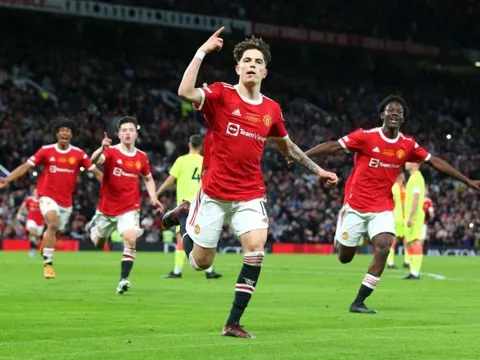 Sao trẻ đang lên có cú đúp, M.U lập kỷ lục vô địch trước mặt Sir Alex