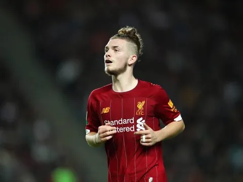 Sao trẻ Liverpool bị cấm thi đấu vì "cà khịa"