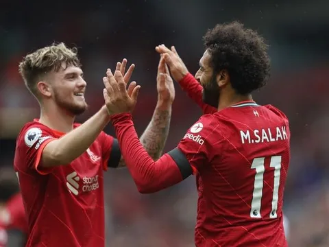 Sao trẻ Liverpool ‘cầu xin’ Salah gia hạn