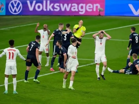 Sao tuyển Anh chê bai đội nhà