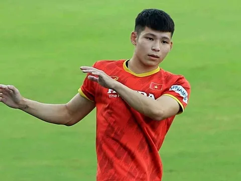 Sao U23 Việt Nam được Lê Huỳnh Đức săn đón