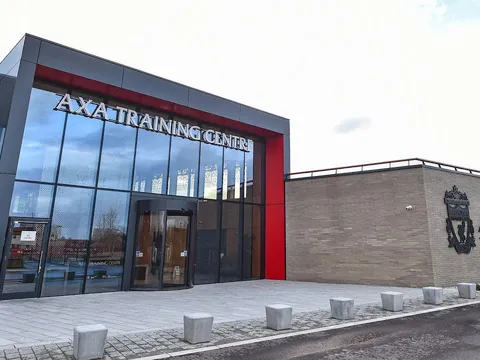 Sắp gặp Arsenal, Liverpool lại nhận hung tin