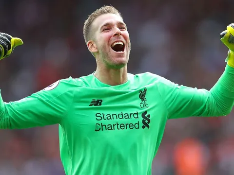 Sắp trở lại kiếp dự bị, Adrian cảnh báo Alisson