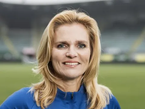 'Tôi đã nghĩ về việc chuyển sang đội nam, nhưng tôi đang hạnh phúc với đội nữ'