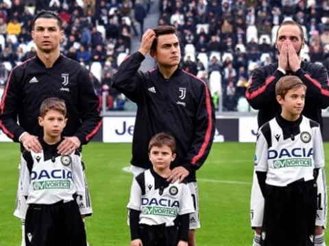 “Sarri có thể làm điều ấy vì Ronaldo quá khác biệt”