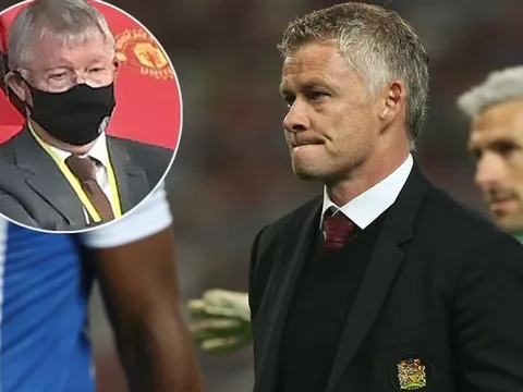 M.U thảm bại, Sir Alex phản ứng ra sao trên khán đài OTF?