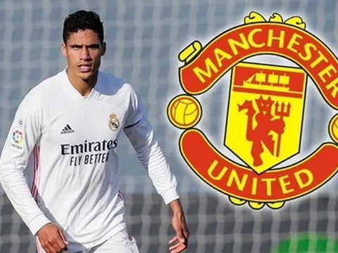 Đẩy đi nạn nhân của Sancho, M.U trao luôn số áo cho Varane
