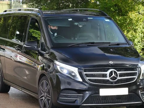 Xác nhận chi tiết HĐ, lộ hình ảnh đầu tiên của Varane ở M.U