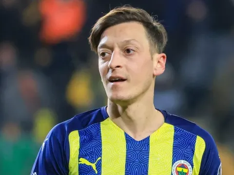 HLV mới loại Ozil khỏi kế hoạch