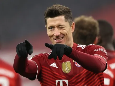 Khiến Bayern hỗn loạn, Laporta gọi điện cảm ơn Lewandowski