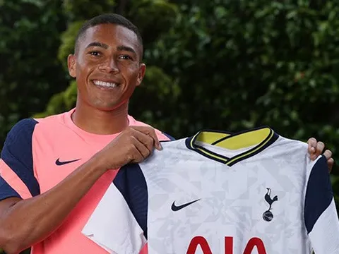 "Sát thủ 46 triệu bảng" ra mắt Tottenham, chọn ngay số áo lạ lẫm