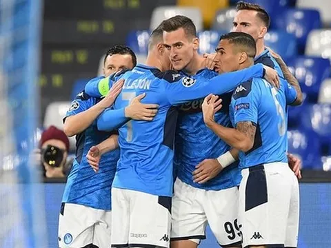 “Sát thủ” Ba Lan lập hattrick, Napoli giành vé vào vòng knock-out Champions League