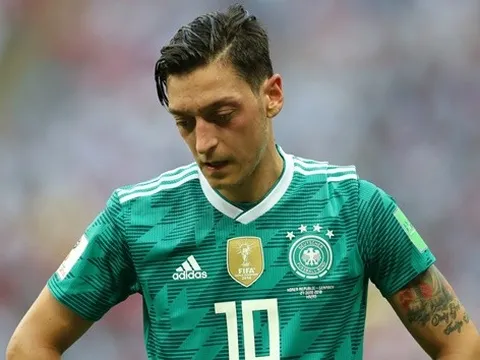 Sau 2 năm, LĐBĐ gửi lời xin lỗi đến Ozil