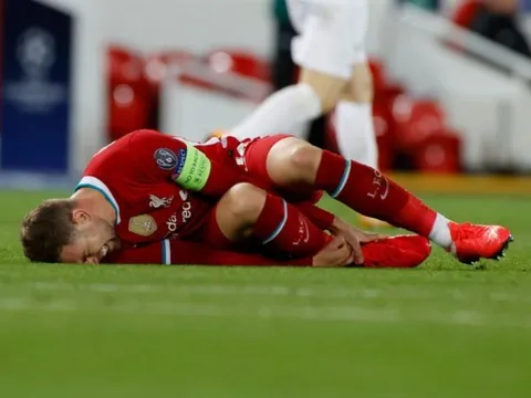 Sau Fabinho, Klopp tiết lộ tình hình của Henderson sau trận thắng Midtjylland